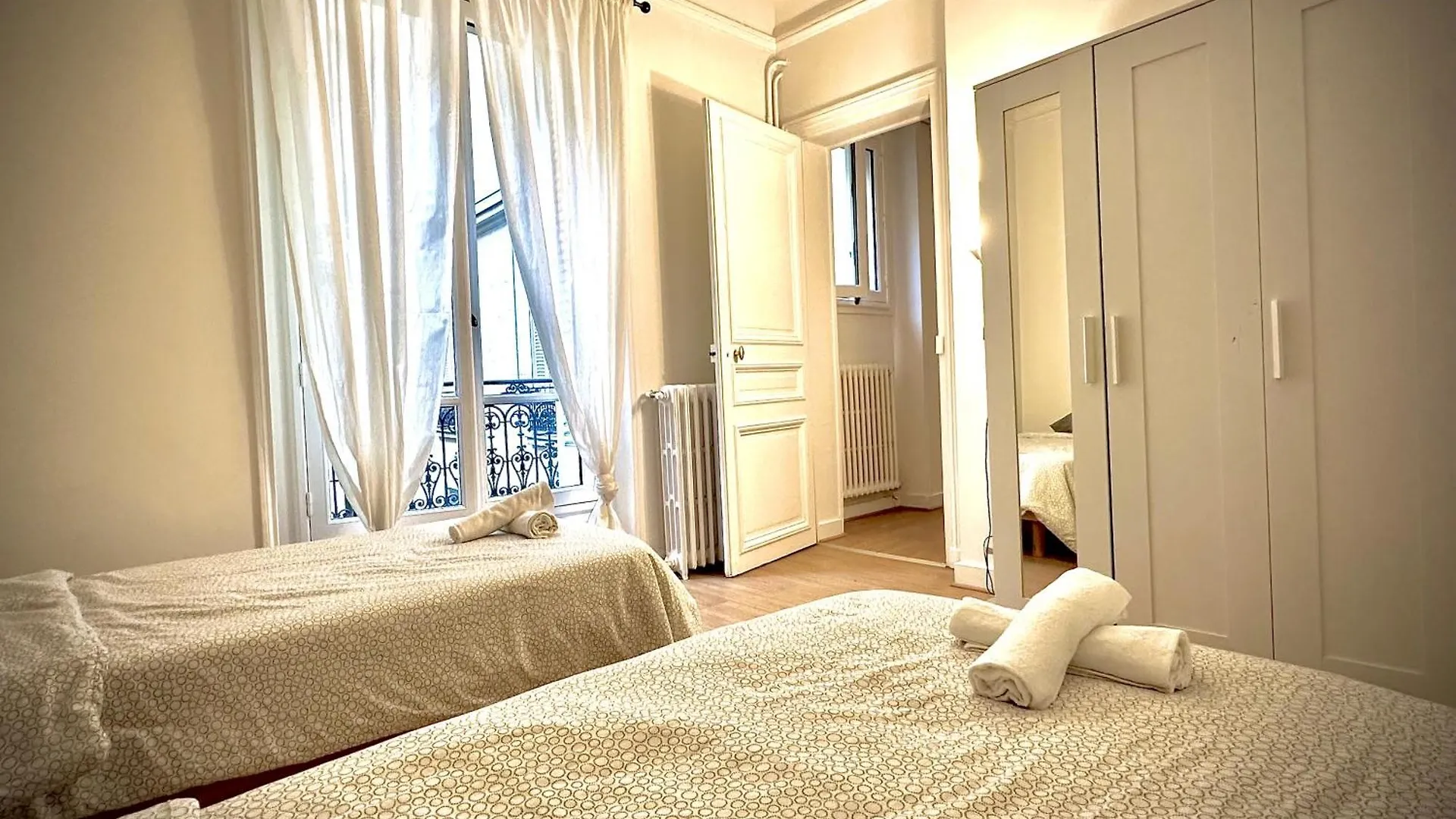 Champs Elysees 5 Apartment *