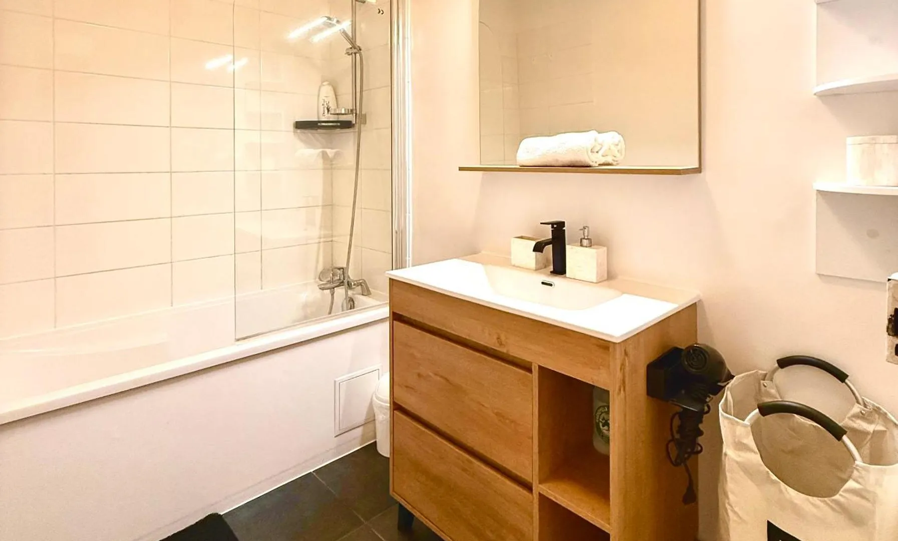 Apartment Champs Elysees 5 *